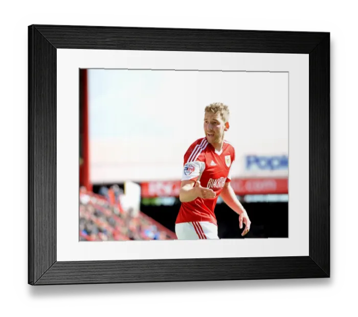 Framed Print : Scott Wagstaff in Action: Bristol City vs Crewe, Sky Bet League One, April 2014 Framed Print : Scott Wagstaff in Action: Bristol City vs Crewe, Sky Bet League One, April 2014