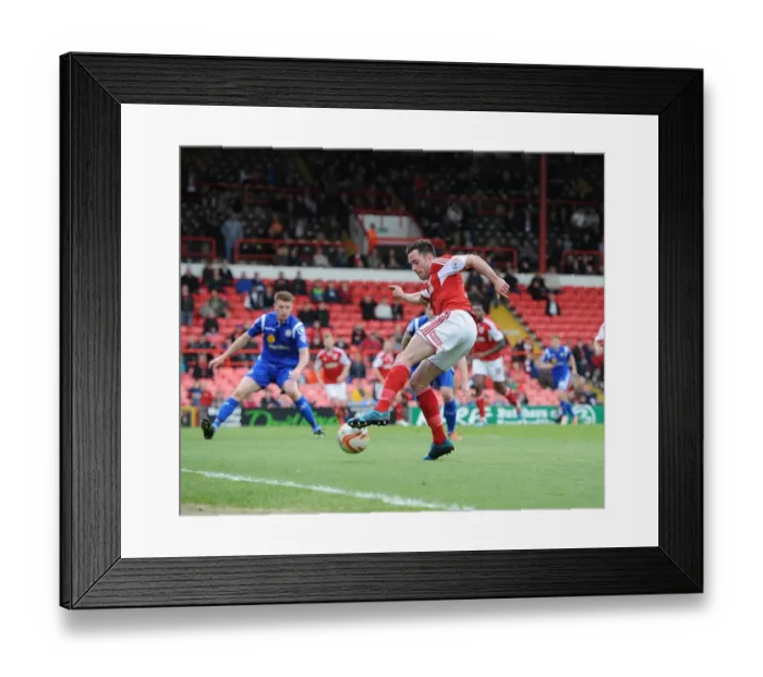 Framed Print : Greg Cunningham in Action: Bristol City vs. Crewe, Sky Bet League One (2014)