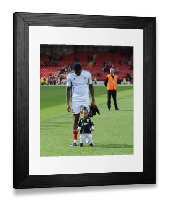 Framed Print : Jay Emmanuel-Thomas of Bristol City Celebrates with His Child after Securing Promotion to League One Framed Print : Jay Emmanuel-Thomas of Bristol City Celebrates with His Child after Securing Promotion to League One
