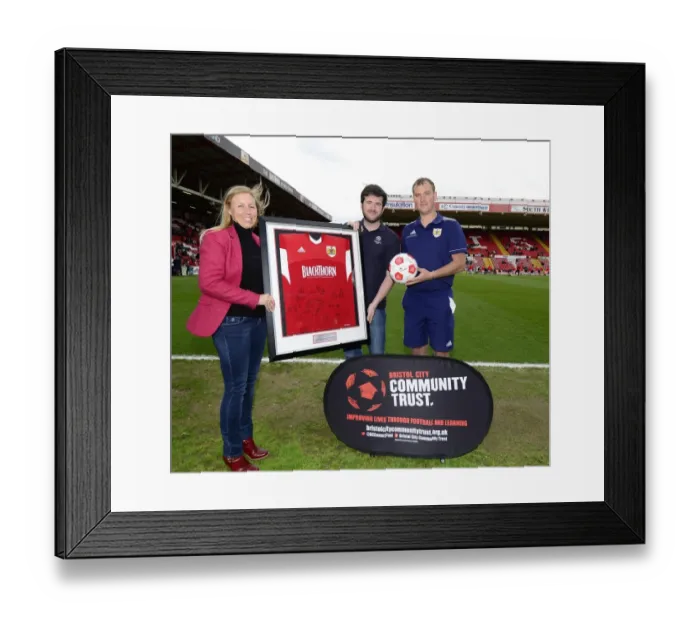 Framed Print : Clash at Ashton Gate: Bristol City vs Crewe - Sky Bet League One (April 2014) Framed Print : Clash at Ashton Gate: Bristol City vs Crewe - Sky Bet League One (April 2014)