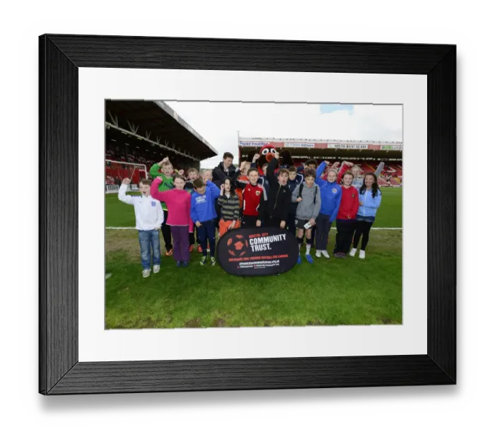 Framed Print : Thrilling League One Clash: Bristol City vs Crewe at Ashton Gate (April 2014) Framed Print : Thrilling League One Clash: Bristol City vs Crewe at Ashton Gate (April 2014)