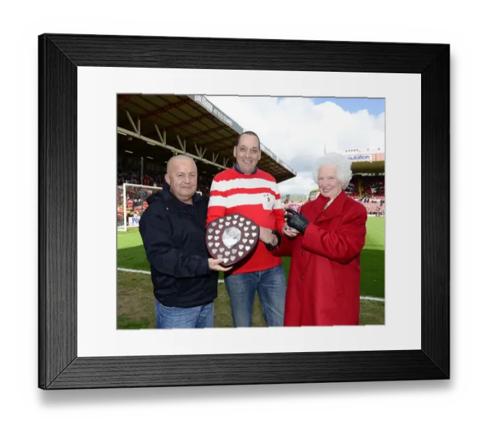 Framed Print : League One Showdown: Bristol City vs Crewe at Ashton Gate, 2014