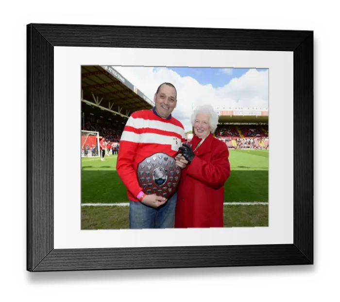 Framed Print : Sky Bet League One Showdown: Bristol City vs Crewe at Ashton Gate - 26 / 04 / 2014 Framed Print : Sky Bet League One Showdown: Bristol City vs Crewe at Ashton Gate - 26 / 04 / 2014