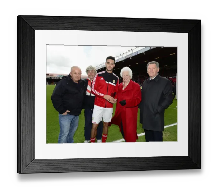 Framed Print : Bristol City's Derrick Williams Named Young Player of the Year vs Crewe (26 / 04 / 2014)