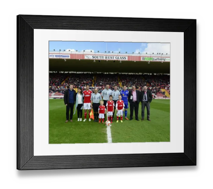 Framed Print : Thrilling Football Clash: Bristol City vs Crewe at Ashton Gate, Sky Bet League One, April 2014