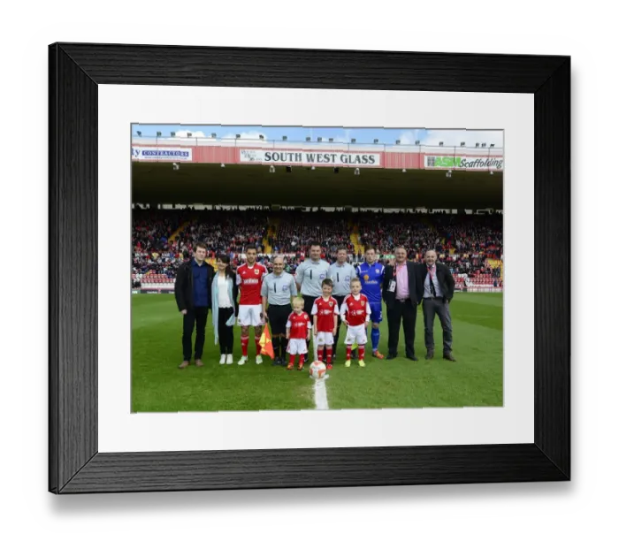 Framed Print : Football Rivalry: Bristol City vs Crewe at Ashton Gate - 26th April 2014 - Sky Bet League One Clash