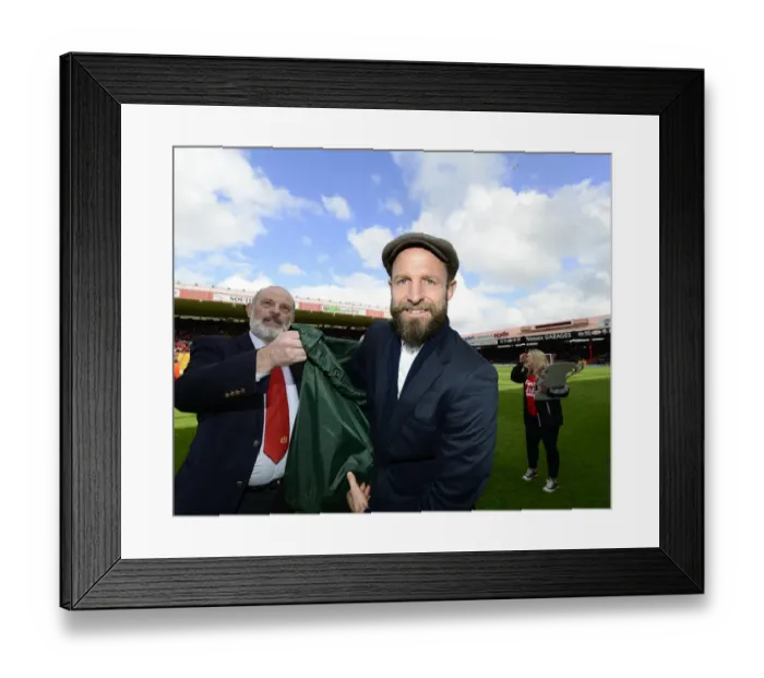Framed Print : Battling in League One: Bristol City vs Crewe at Ashton Gate (April 2014) Framed Print : Battling in League One: Bristol City vs Crewe at Ashton Gate (April 2014)