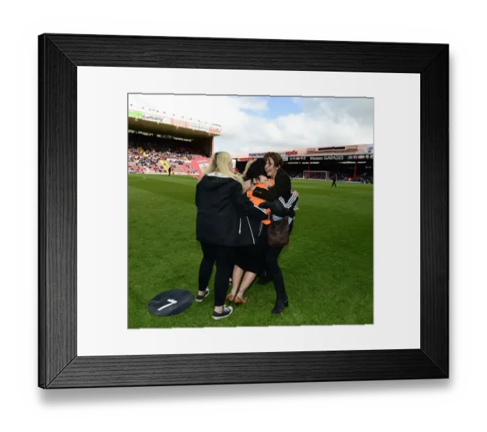 Framed Print : Thrilling Sky Bet League One Clash: Bristol City vs Crewe at Ashton Gate (April 2014) Framed Print : Thrilling Sky Bet League One Clash: Bristol City vs Crewe at Ashton Gate (April 2014)