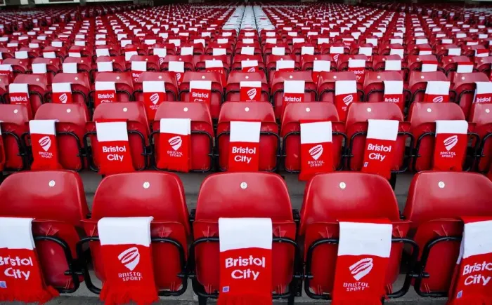 Framed Print : 12, 000 Scarves Distributed: Bristol City's FA Cup Fourth Round Showdown with West Ham United (Joe Meredith / JMP-25 / 01 / 2015)