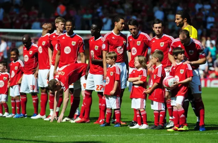 Framed Print : 2010-11 Football Showdown: A Season to Remember - Bristol City vs. Nottingham Forest