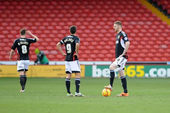 Framed Print : 3-0 Overwhelm: Pearson Pauses Amid Sheffield United's Dominance (Bristol City vs Sheffield United, 2014) Framed Print : 3-0 Overwhelm: Pearson Pauses Amid Sheffield United's Dominance (Bristol City vs Sheffield United, 2014)