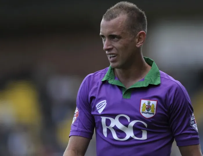 Framed Print : Aaron Wilbraham in Action: Bristol City vs. Notts County, Sky Bet League One, 2014 Framed Print : Aaron Wilbraham in Action: Bristol City vs. Notts County, Sky Bet League One, 2014