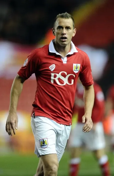 Framed Print : Aaron Wilbraham in Action: Bristol City vs Bradford City, October 2014