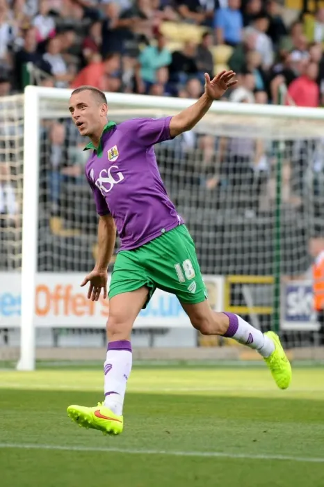 Framed Print : Aaron Wilbraham of Bristol City in Action against Notts County, Sky Bet League One, 2014 Framed Print : Aaron Wilbraham of Bristol City in Action against Notts County, Sky Bet League One, 2014