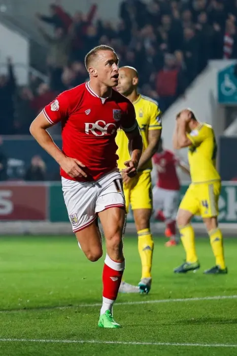 Framed Print : Aaron Wilbraham's Double: Bristol City's Winning Moment Against Nottingham Forest at Ashton Gate, 2015