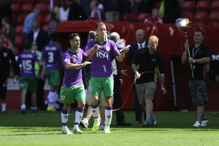 Framed Print : Aaron Wilbraham's Stellar Debut: Sheffield United vs. Bristol City, Sky Bet League One Opener