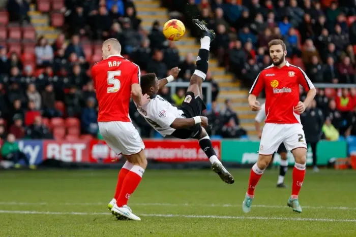 Framed Print : Acrobatic Kieran Agard Scores for Bristol City against Crewe Alexandra, 2014 Framed Print : Acrobatic Kieran Agard Scores for Bristol City against Crewe Alexandra, 2014