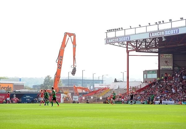 Action Gets Underway: Bristol City vs Scunthorpe United at Ashton Gate, Sky Bet League One