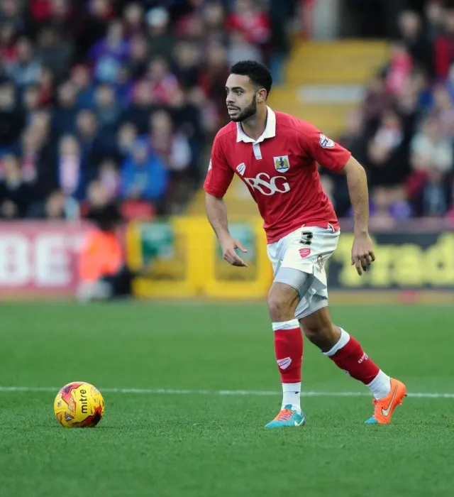 Framed Print : Action-Packed: Derrick Williams in Bristol City's Victory over Oldham Athletic, November 2014 Framed Print : Action-Packed: Derrick Williams in Bristol City's Victory over Oldham Athletic, November 2014