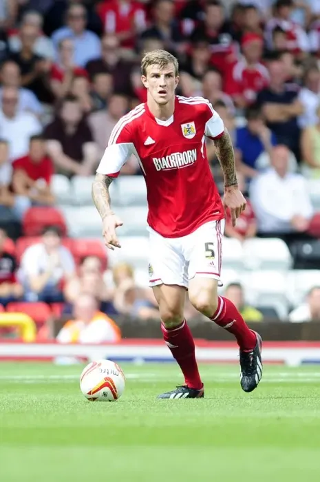 Framed Print : Aden Flint in Action: Bristol City vs Bradford City, August 2013 Framed Print : Aden Flint in Action: Bristol City vs Bradford City, August 2013