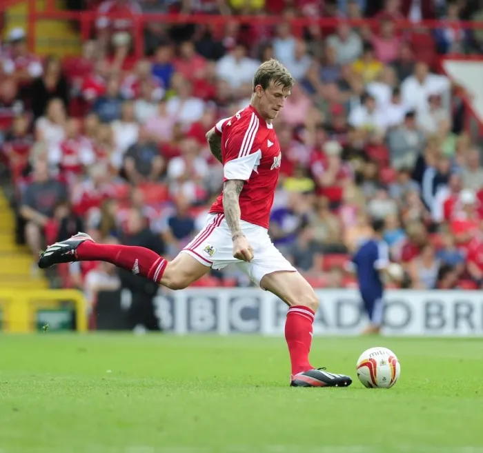 Framed Print : Aden Flint in Action: Bristol City vs Bradford City, August 2013 Framed Print : Aden Flint in Action: Bristol City vs Bradford City, August 2013