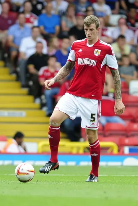 Framed Print : Aden Flint in Action: Bristol City vs Bradford City, Sky Bet League One, 2013 - Ashton Gate Framed Print : Aden Flint in Action: Bristol City vs Bradford City, Sky Bet League One, 2013 - Ashton Gate