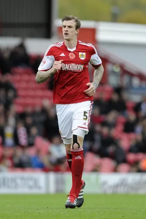 Framed Print : Aden Flint in Action: Bristol City vs Dagenham and Redbridge, FA Cup First Round at Ashton Gate