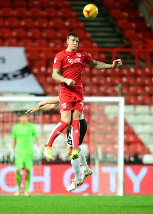 Framed Print : Aden Flint in Action: Bristol City vs Fulham, 2017 Framed Print : Aden Flint in Action: Bristol City vs Fulham, 2017
