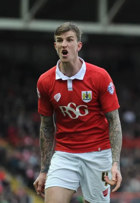 Framed Print : Aden Flint in Action: Bristol City vs Rochdale FC, Sky Bet League One, 2015