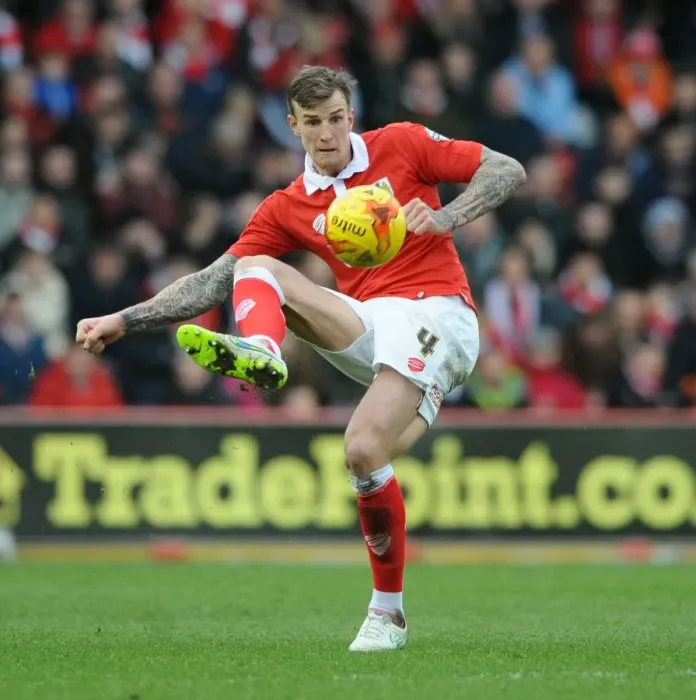 Framed Print : Aden Flint in Action: Bristol City vs Rochdale FC, Sky Bet League One (February 2015)