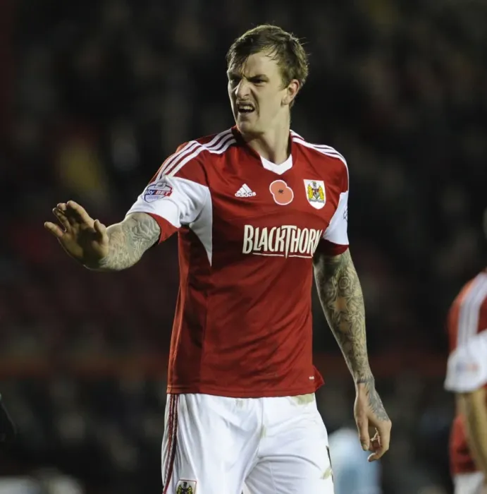 Framed Print : Aden Flint in Action: FA Cup First Round - Bristol City vs Dagenham and Redbridge