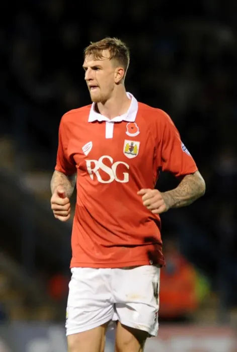 Framed Print : Aden Flint in Action: Gillingham vs. Bristol City FA Cup Clash, November 2014 Framed Print : Aden Flint in Action: Gillingham vs. Bristol City FA Cup Clash, November 2014