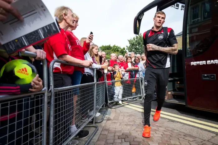 Framed Print : Aden Flint Arrives at Craven Cottage: Fulham vs. Bristol City Championship Clash (September 24, 2016)