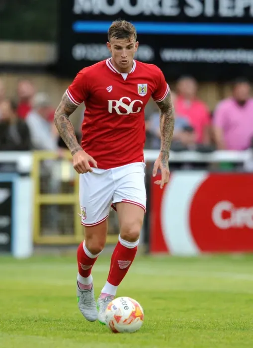 Framed Print : Aden Flint of Bristol City in Action against Bath City at Twerton Park, 2015 Framed Print : Aden Flint of Bristol City in Action against Bath City at Twerton Park, 2015