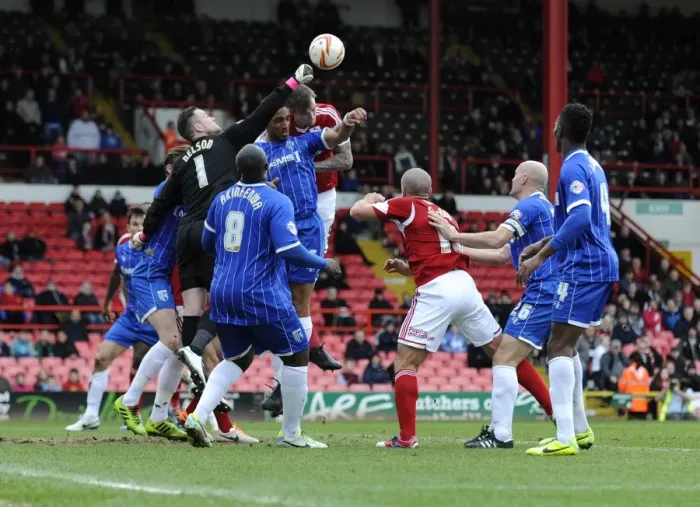 Framed Print : Aden Flint Goes for Glory: Bristol City vs Gillingham, 01-03-2014 Framed Print : Aden Flint Goes for Glory: Bristol City vs Gillingham, 01-03-2014