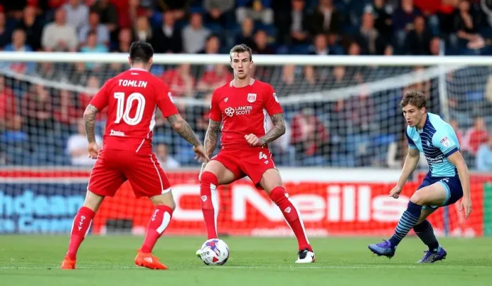 Framed Print : Aden Flint to Lee Tomlin: Passing the Ball for Bristol City at Wycombe Wanderers, 2016