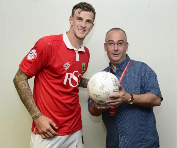 Framed Print : Aden Flint's Dominant Performance: Bristol City vs Leyton Orient, Sky Bet League One, 2014