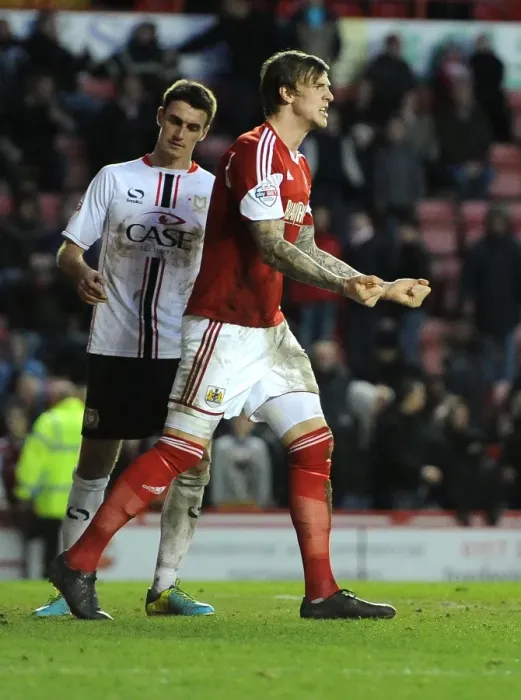 Framed Print : Aden Flint's Frustration: Bristol City vs MK Dons, Sky Bet League One (18 / 01 / 2014)
