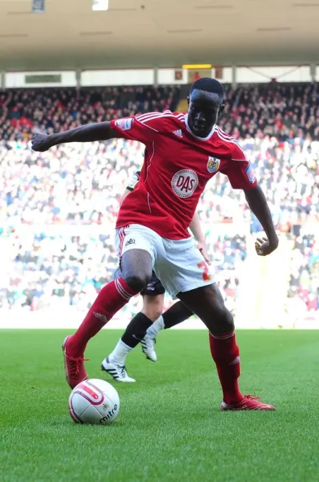 Framed Print : Adomah in Action: Bristol City vs Scunthorpe United, Championship 2010 Framed Print : Adomah in Action: Bristol City vs Scunthorpe United, Championship 2010