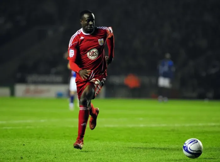 Framed Print : Adomah in Action: Championship Showdown between Leicester City and Bristol City (18 / 02 / 2011) Framed Print : Adomah in Action: Championship Showdown between Leicester City and Bristol City (18 / 02 / 2011)