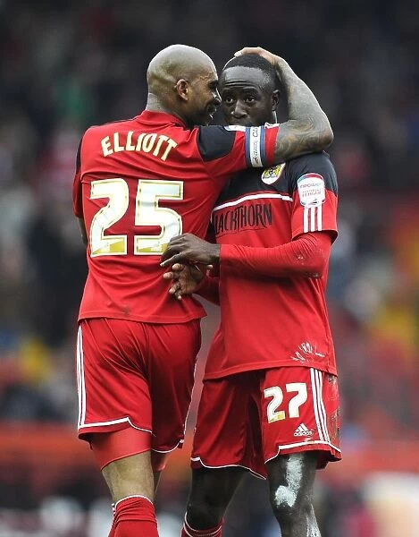 Adomah and Elliott in Euphoric Goal Celebration: Bristol City vs Middlesbrough (09-03-2013)
