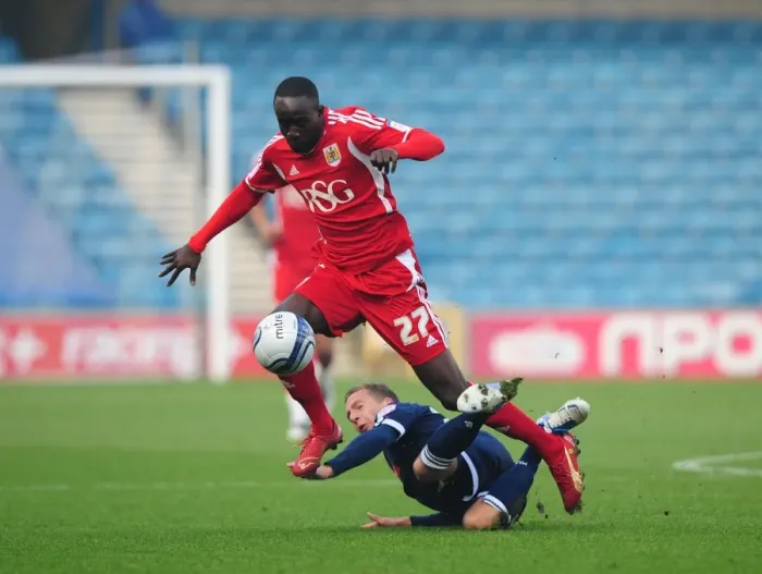 Framed Print : Adomah Evasive Move Against Howard: Millwall vs. Bristol City (Championship 2011) Framed Print : Adomah Evasive Move Against Howard: Millwall vs. Bristol City (Championship 2011)