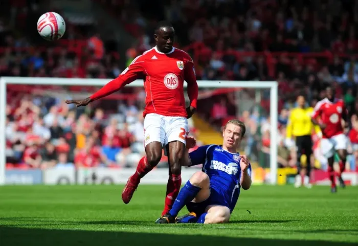 Framed Print : Adomah Evasive Move Against Leadbitter in Bristol City vs Ipswich Championship Clash, 16th April 2011