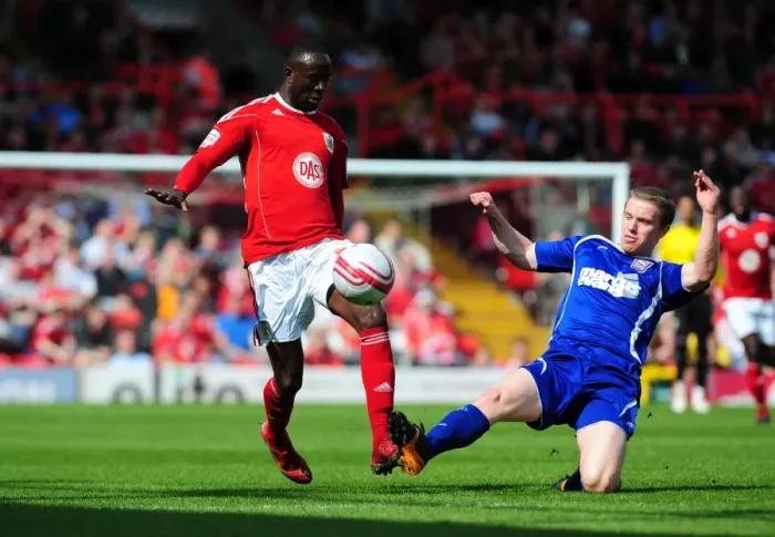 Framed Print : Adomah Evasive Move Against Leadbitter in Championship Clash: Bristol City vs Ipswich Town (16-04-2011)
