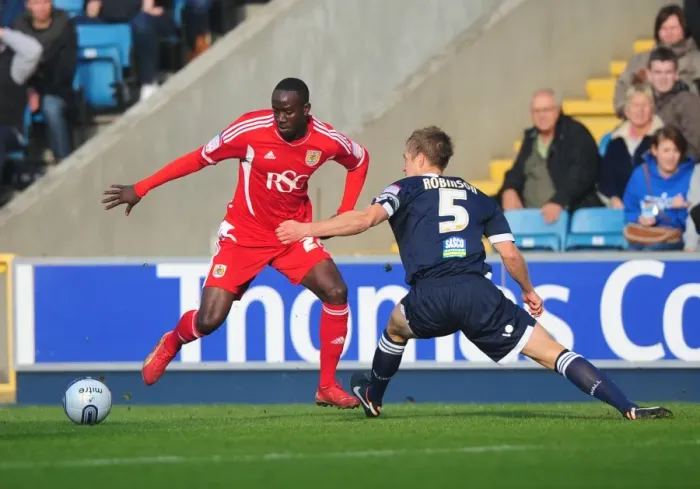 Framed Print : Adomah Outmaneuvers Robinson: Millwall vs. Bristol City Championship Clash (November 2011)