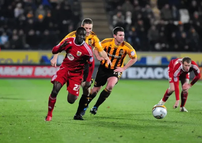 Framed Print : Adomah vs Dawson: Clash of the Wings in Hull City vs Bristol City Championship Match, 18 / 12 / 2010 Framed Print : Adomah vs Dawson: Clash of the Wings in Hull City vs Bristol City Championship Match, 18 / 12 / 2010