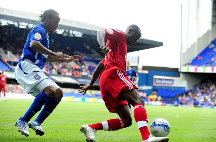 Framed Print : Adomah vs. Peters: Battle for Ball Possession in Ipswich v Bristol City Championship Clash (August 2010)