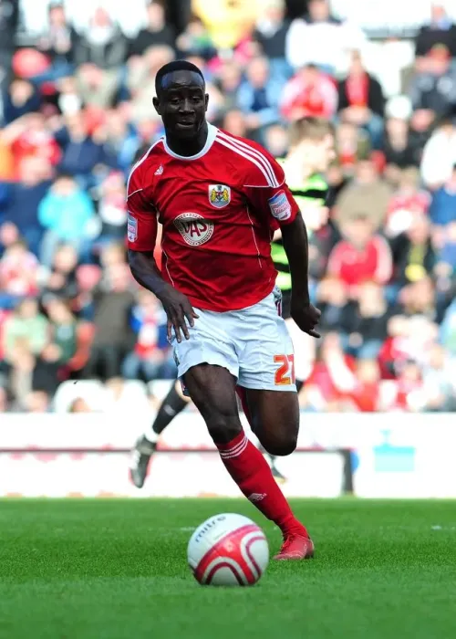 Framed Print : Adomah's Determination: Bristol City vs Scunthorpe United, Championship 2010