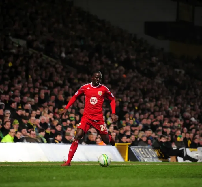 Framed Print : Adomah's Determination: Norwich City vs. Bristol City, Championship Clash, 14-03-2011 Framed Print : Adomah's Determination: Norwich City vs. Bristol City, Championship Clash, 14-03-2011