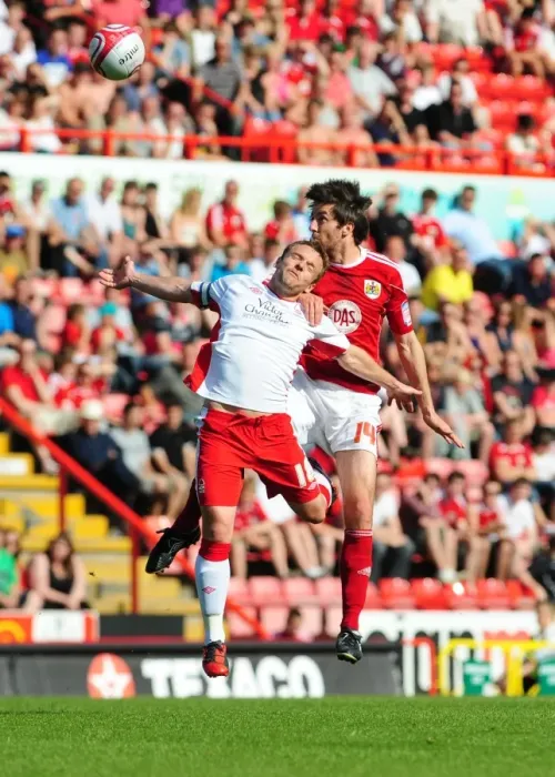 Framed Print : Aerial Battle: Skuse vs. McKenna - Bristol City vs. Nottingham Forest (Championship, 25 / 04 / 2011)
